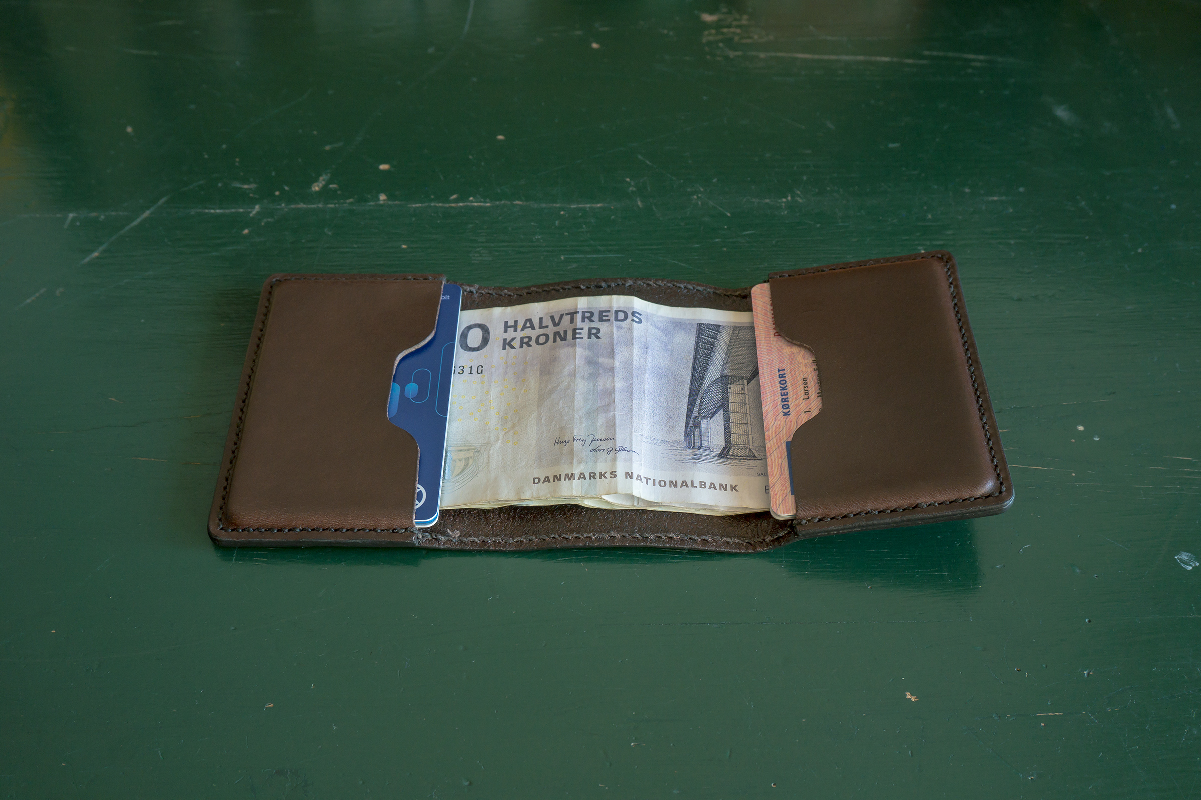 læderarbejde læder pengepung penge pung kort kortholder plastickort kreditkort portemonnaie sy syning håndlavet